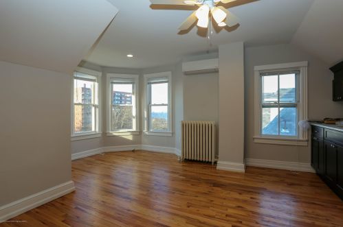 6 3rd Ave, Atlantic Highlands, NJ 07716-2911