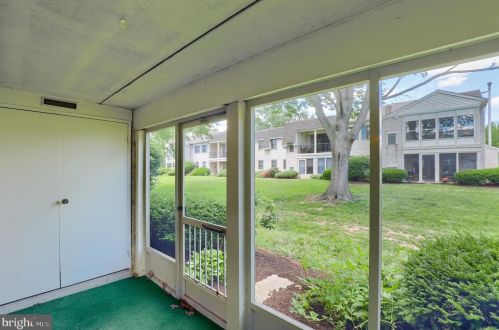 97 Valleybrook Dr, Lancaster PA  17601-4612 exterior