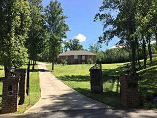 104 Pine Ridge Cir, Unicoi, TN 37692-6479