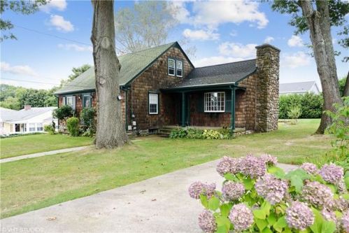 51 Bellevue Ave, Westerly, RI 02891-1958