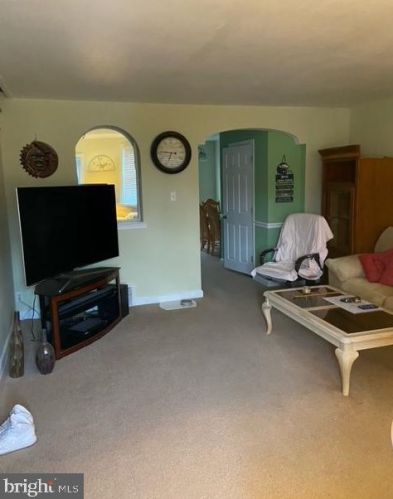 6802 Eastwood St, Philadelphia, PA 19149-2308