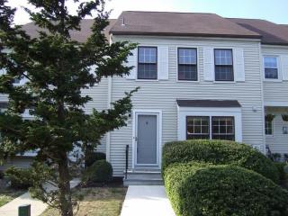 28 Wexford Dr, Mendham, NJ 07945-2008