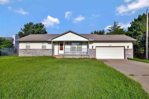 3117 Susan St, Augusta, KS 67010-2383