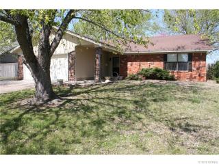 1215 17th St, Pryor, OK 74361-8212