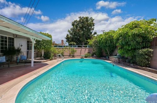 2750 Bridgeport Ave, Anaheim CA  92804-2002 exterior