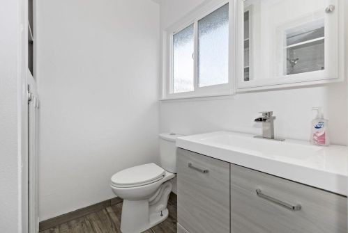 516 Del Rio Cir, Valley Home CA 95361-2531 exterior