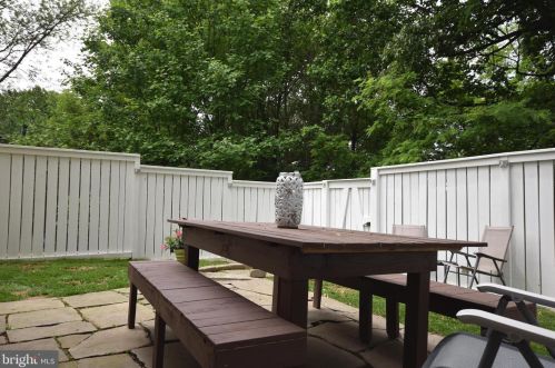 1630 Poplar Grove Dr, Herndon VA  20194-1738 exterior