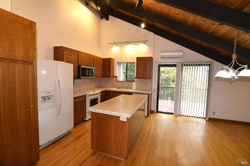 652 Red Tail Rd, Healdsburg, CA 95448-9228