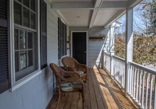 65 Jefferson Dr, Warwick, RI 02818-2114