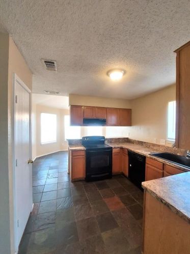 8117 Sweetwater Ln, Fort Worth TX  76134-5809 exterior