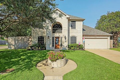 2301 Acadiana Ln, Taylor Lake Village, TX 77586-8308