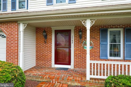 1542 Jefferson Ct, Lancaster PA  17602-1244 exterior