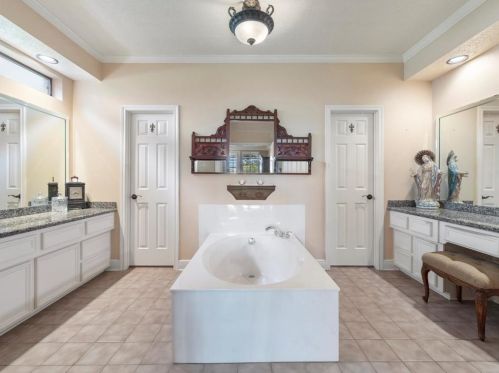 2202 Country Crk Way, Richmond TX 77406-6611 exterior