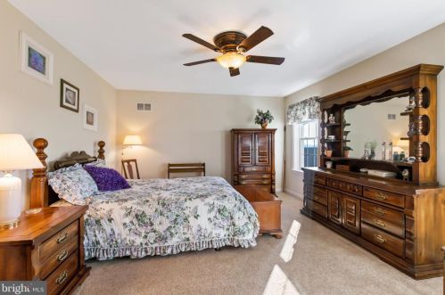 2360 Vw Dr, Lancaster PA  17602-1016 exterior