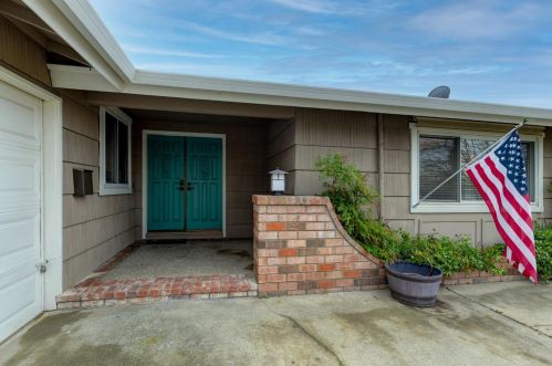 4844 Papaya Dr, Fair Oaks, CA 95628-4430
