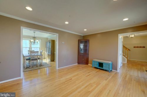 1900 Autumn Ridge Cir, Silver Spring MD 20906-5826 exterior