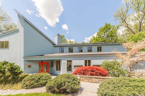 25 Surrey Dr, Cheshire, CT 06410-2814