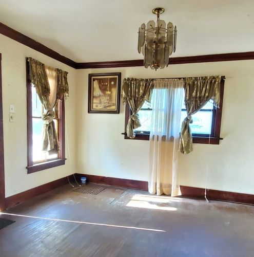 118 Grove St, Carpentersville, IL 60110-1868