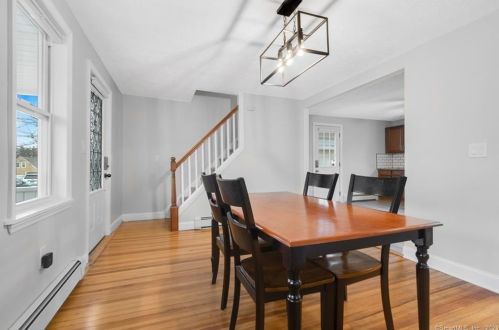 92 West St, Windsor Locks CT  06096-1813 exterior