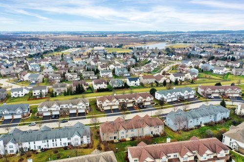 590 Yorkshire Ln, Pingree Grove IL  60140-9159 exterior