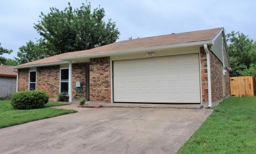 7413 Tunbridge Dr, Fort Worth, TX 76182-4536