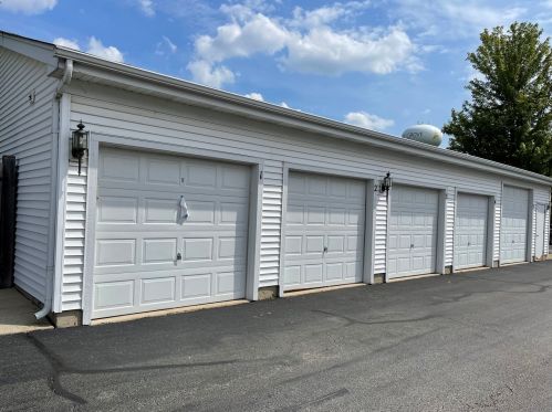 2305 Aurora Dr, Pingree Grove IL  60140-6442 exterior