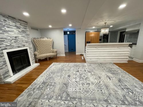 701 Lombard St, Philadelphia PA  19147-1314 exterior