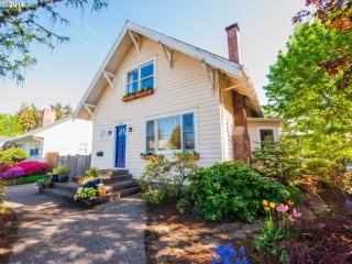 3706 Schiller St, Portland, OR 97202-4062