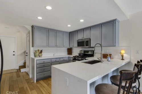 814 Links Vw Dr, Simi Valley CA 93065-6654 exterior