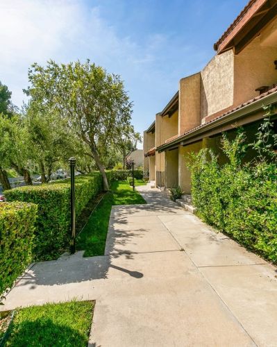 7743 Via Napoli, Burbank, CA 91504-1707
