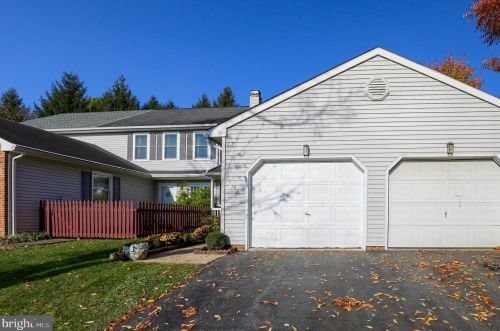 10 Townsend Ct, Lancaster PA  17603-6799 exterior