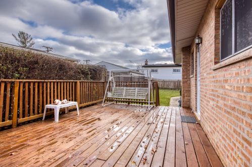 8457 North Ter, Niles IL  60714-2369 exterior