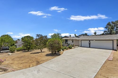2047 Citrus Wood Ln, Riverside, CA 92503-6609
