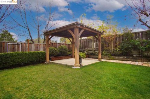 1320 Sherwood Dr, Concord CA  94521-3350 exterior