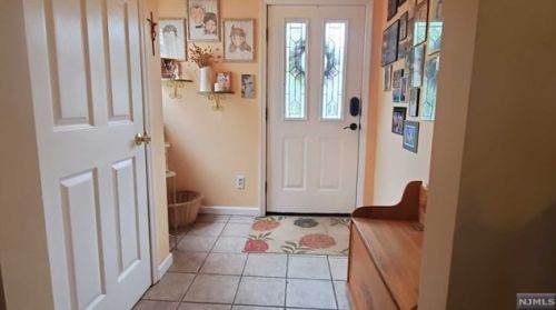 35 Oakwood Ave, Bogota, NJ 07603-1717