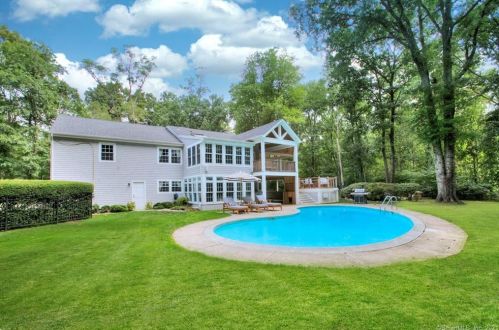 17 Morand Ln, Wilton CT  06897-4112 exterior