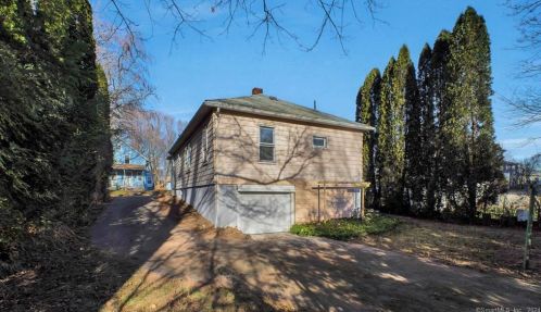 11 Frederick St, Killingly CT  06239-2709 exterior