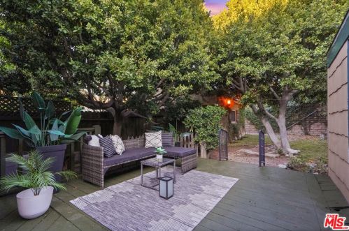1212 Cedar St, Glendale CA  91207-1427 exterior