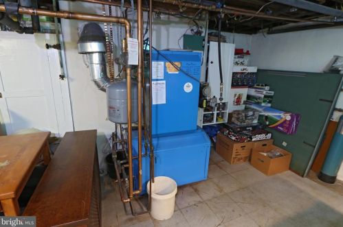 25 Roosevelt Blvd, Lancaster PA  17601-4039 exterior