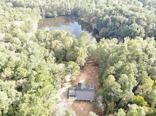 37 Cedar Dr, Carrollton, GA 30117-5832