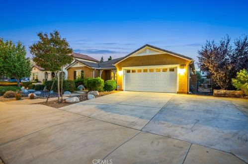 5828 Avenue, Lancaster, CA 93535-7846