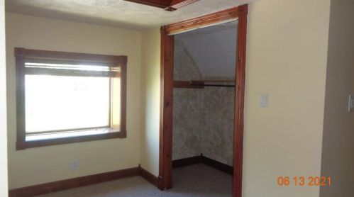 419 Franklin Ave, Vandergrift, PA 15690-1310
