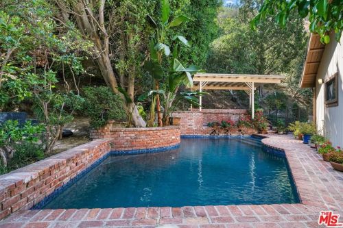 3715 Benedict Canyon Ln, Van Nuys, CA 91423-4670
