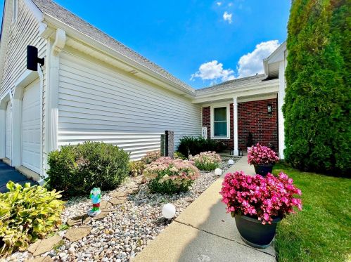 43 Fillmore Ln, Streamwood, IL 60107-1381