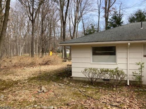 60 Crane Rd, Mountain Lakes, NJ 07046-1618