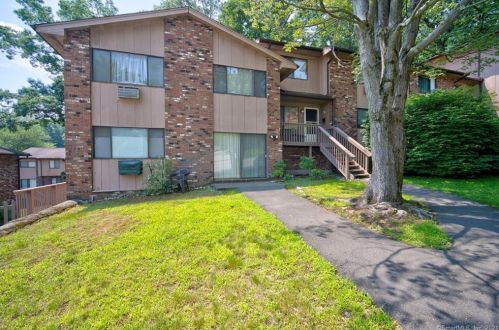 203 Kaynor Dr, Waterbury, CT 06708-1347
