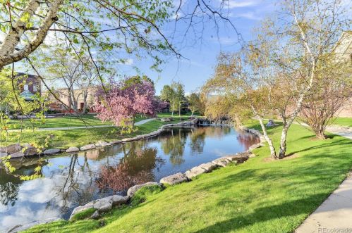 9040 Phillips Ln, Englewood, CO 80112-3585