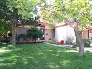 5931 Crestview St, Littleton, CO 80120-2805