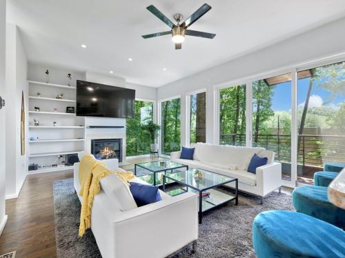 5724 Kayron Dr, Atlanta GA  30328-5147 exterior