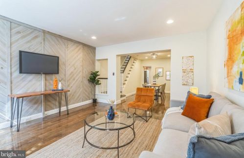 711 Belgrade St, Philadelphia, PA 19125-2811